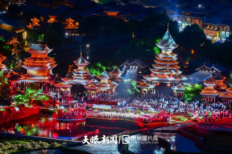 2025年5月1日，侗族群眾在黎平縣肇興侗寨為游客演唱侗族大歌。盧忠南 攝.jpg
